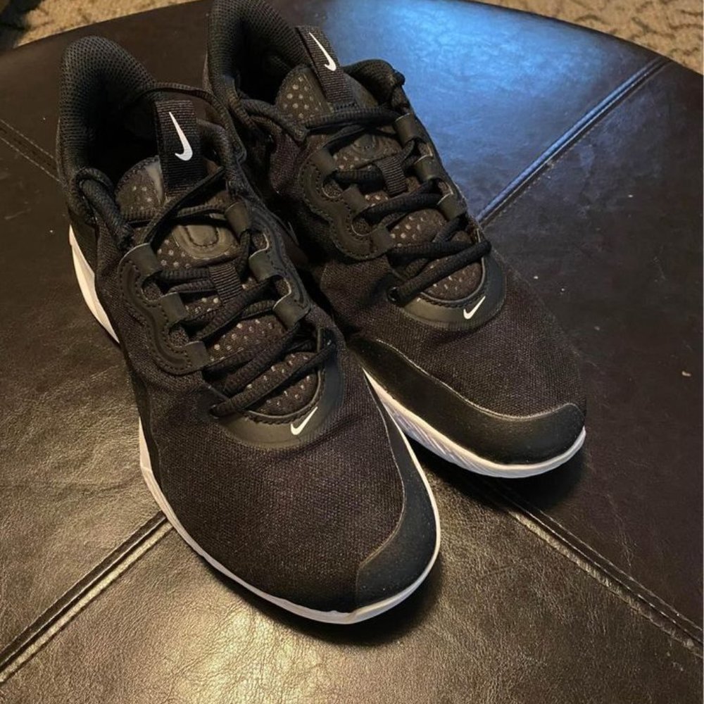 Nike Air Max Women Tennis Shoes Size 9